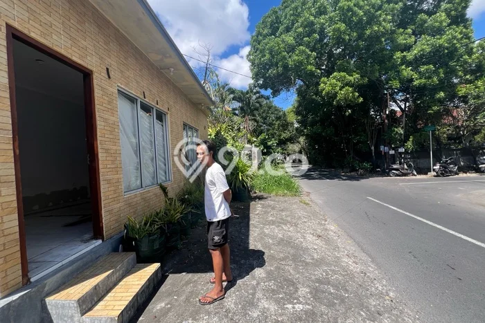 LOKASI STRATEGIS! Ruko For Rent Kawasan Denpasar Utara, Luas 21m2m², Area Bisnis LOKASI STRATEGIS! Ruko For Rent Kawasan Denpasar Utara, Luas 21m2m², Area Bisnis