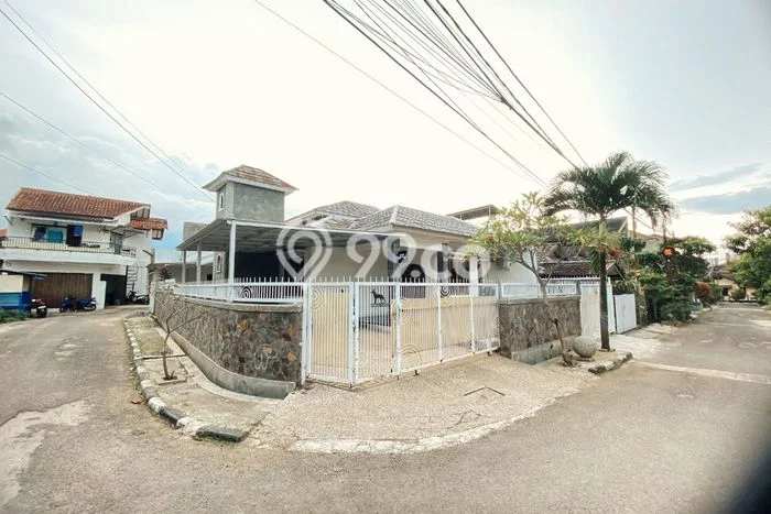 Rumah Elit Modern Tanpa Renovasi di Ujungberung Bandung Rumah Elit Modern Tanpa Renovasi di Ujungberung Bandung