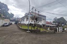 Rumah Elit LB 350m2 Siap Pakai Desain Elegan di Setra Indah, Bandung Rumah Elit LB 350m2 Siap Pakai Desain Elegan di Setra Indah, Bandung