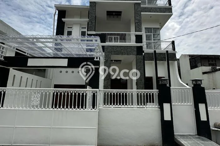 Jual Rumah Favorit Siap Huni LB 300m2 di Medan Selayang, Medan Jual Rumah Favorit Siap Huni LB 300m2 di Medan Selayang, Medan