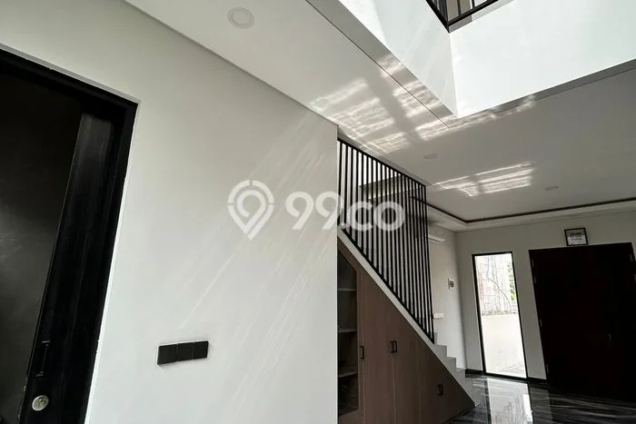 Rumah Mewah Siap Huni LT 102m2 di Cilandak, Jakarta Selatan Rumah Mewah Siap Huni LT 102m2 di Cilandak, Jakarta Selatan