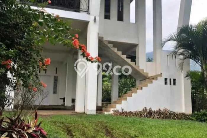 Dijual Vila di Cilengkrang, Area 836m2m², Area tenang untuk keluarga Dijual Vila di Cilengkrang, Area 836m2m², Area tenang untuk keluarga