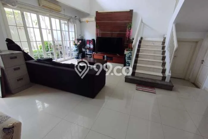 Lokasi strategis! Rumah siap pakai dikontrakkan di Wiyung LB 300m2 Lokasi strategis! Rumah siap pakai dikontrakkan di Wiyung LB 300m2