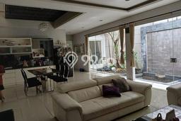Rumah Nyaman LB 300m2m² View Gunung di Citraland, Surabaya Rumah Nyaman LB 300m2m² View Gunung di Citraland, Surabaya