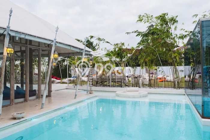 Unit Komersial Dijual di Kuta Badung Luas Tanah 3100m2, Luas Bangunan 3100m2 Unit Komersial Dijual di Kuta Badung Luas Tanah 3100m2, Luas Bangunan 3100m2