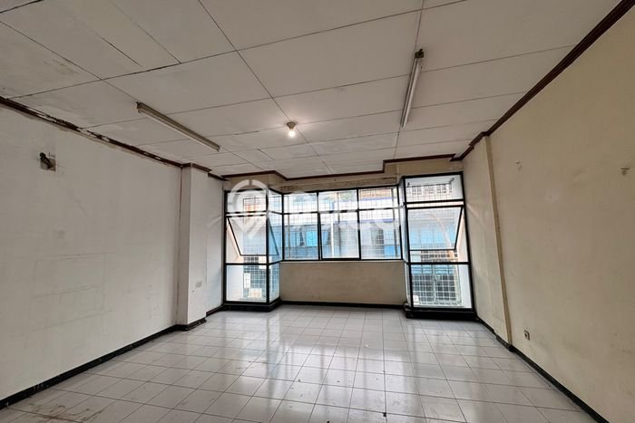 Ruko untuk Disewa di Pusat Jakarta Barat Luas Bangunan 196m2 Ruko untuk Disewa di Pusat Jakarta Barat Luas Bangunan 196m2