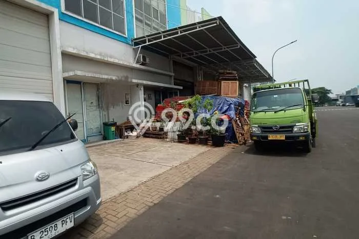 Gudang Disewa di Jakarta Barat dengan LB 90m2 Area Komersial Ramai Gudang Disewa di Jakarta Barat dengan LB 90m2 Area Komersial Ramai