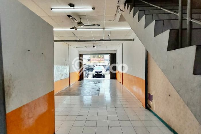 Ruko Premium di Pondok Ranji, Luas 136m², Jalan Utama, Tingkat Keramaian Tinggi Ruko Premium di Pondok Ranji, Luas 136m², Jalan Utama, Tingkat Keramaian Tinggi