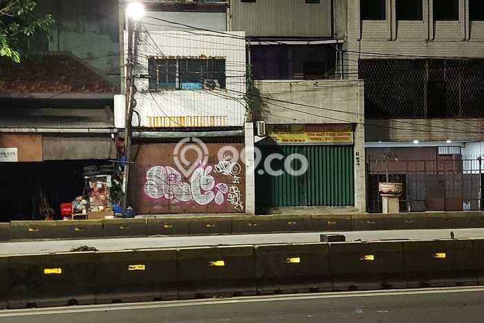 Ruko Lokasi Premium di Roxy, Luas 68m², Jalan Utama Ruko Lokasi Premium di Roxy, Luas 68m², Jalan Utama