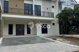 For Sale! Luxury House LT 200m2 Desain Elegan di Kota Wisata For Sale! Luxury House LT 200m2 Desain Elegan di Kota Wisata