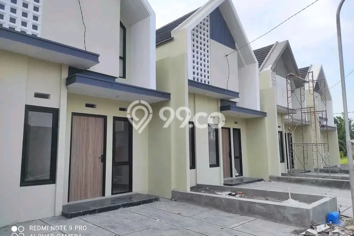 Rumah LT 72m2m² Akses Transportasi Umum di Taman, Sidoarjo Rumah LT 72m2m² Akses Transportasi Umum di Taman, Sidoarjo