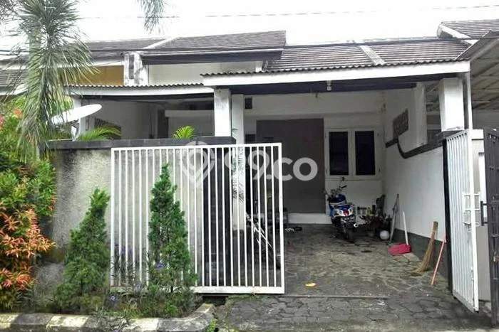 Jual Rumah Strategis Bagus Punya 2 KT di Pamulang Tangerang Selatan SHM Jual Rumah Strategis Bagus Punya 2 KT di Pamulang Tangerang Selatan SHM