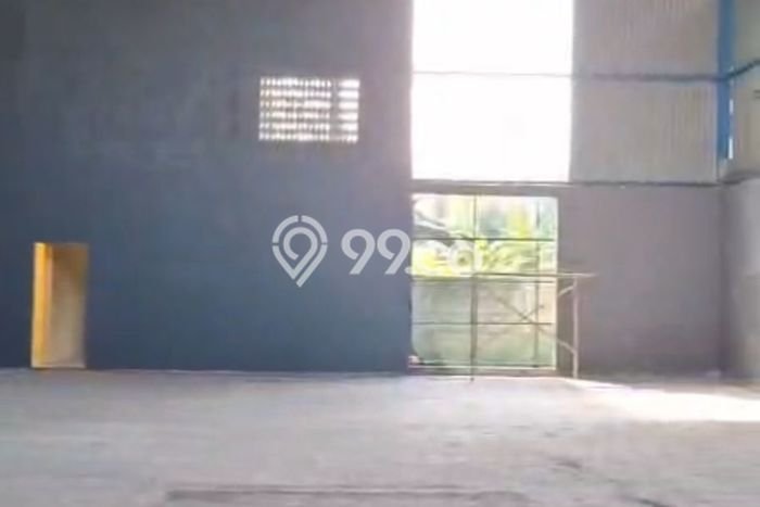 LOKASI STRATEGIS! Gudang Kawasan Cileungsi, Luas 500m², Pusat Komersial, Mainroad LOKASI STRATEGIS! Gudang Kawasan Cileungsi, Luas 500m², Pusat Komersial, Mainroad