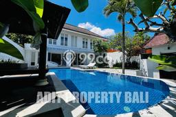 HARGA TERBAIK! Vila di , Luas 490m2m², Area Potensial dengan prospek naik HARGA TERBAIK! Vila di , Luas 490m2m², Area Potensial dengan prospek naik