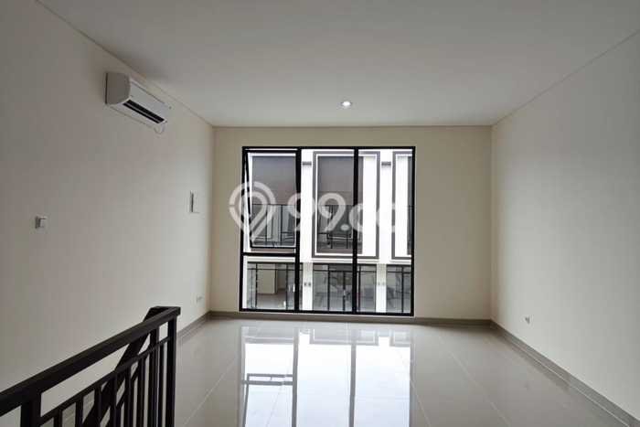 Ruko Area Komersial di Gading Serpong, Luas 81m², Ready Operasi Ruko Area Komersial di Gading Serpong, Luas 81m², Ready Operasi