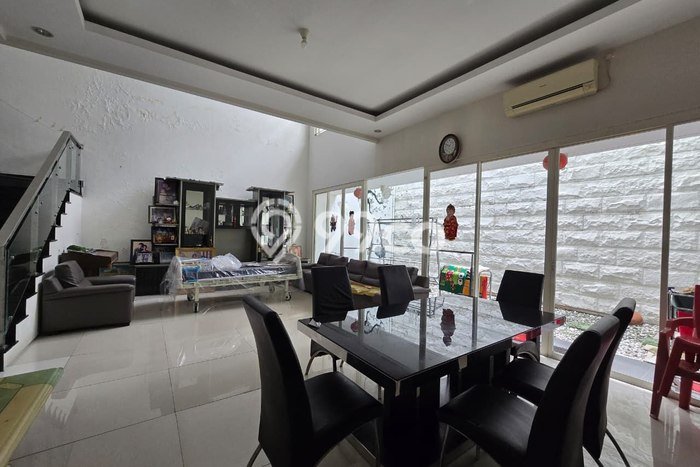 Rumah Elit Modern Siap Huni di Pakuwon City Surabaya Rumah Elit Modern Siap Huni di Pakuwon City Surabaya