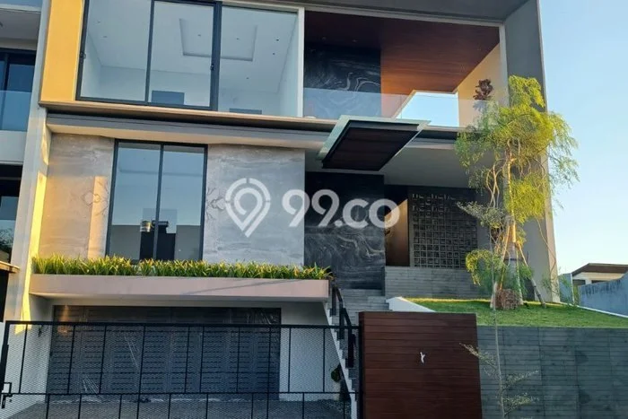 Rumah Mewah LB 600m2 Siap Pakai Desain Elegan di Citraland, Surabaya Rumah Mewah LB 600m2 Siap Pakai Desain Elegan di Citraland, Surabaya
