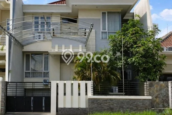 Rumah Mewah LB 500m2 Siap Pakai Desain Elegan di Manyar, Surabaya Rumah Mewah LB 500m2 Siap Pakai Desain Elegan di Manyar, Surabaya