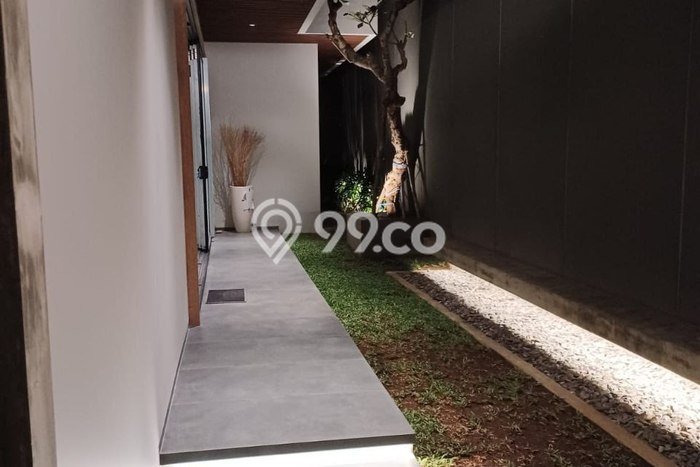 Rumah Mewah LB 600m2 Siap Pakai Desain Elegan di Citraland, Surabaya Rumah Mewah LB 600m2 Siap Pakai Desain Elegan di Citraland, Surabaya