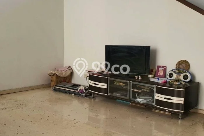 Rumah Mewah LB 500m2 Siap Pakai Desain Elegan di Manyar, Surabaya Rumah Mewah LB 500m2 Siap Pakai Desain Elegan di Manyar, Surabaya