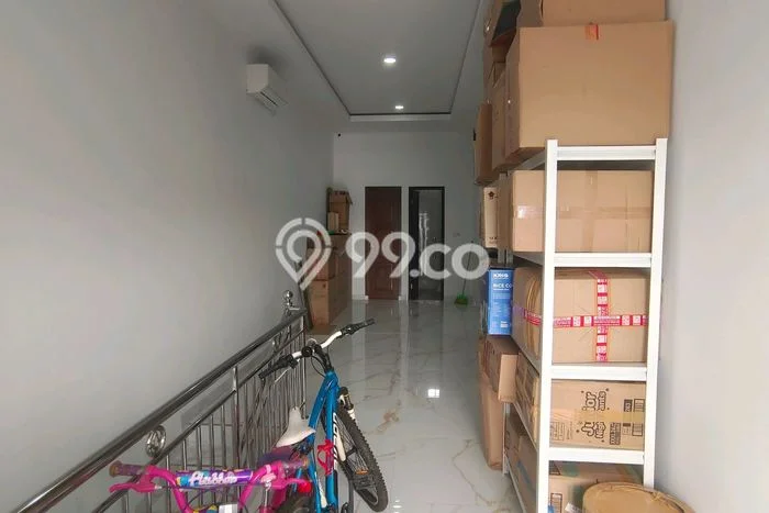 Dijual Rumah Luas Elegan Dengan View Eksklusif di Semanan, Jakarta Barat Dijual Rumah Luas Elegan Dengan View Eksklusif di Semanan, Jakarta Barat