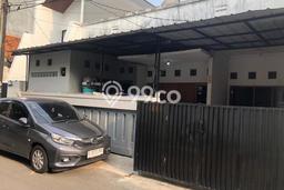 Rumah SUPER MEWAH! di , Jakarta Timur, Luas 134m2m² Bangunan 200m2m², BISA KPR Rumah SUPER MEWAH! di , Jakarta Timur, Luas 134m2m² Bangunan 200m2m², BISA KPR