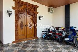 Ready to Use! Luxury House LT 215m2 Desain Modern di Kemang Pratama Ready to Use! Luxury House LT 215m2 Desain Modern di Kemang Pratama