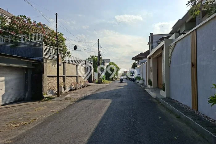 HARGA MENARIK! Tanah di Kerobokan Kelod, Luas 300m2m², Kawasan Berkembang HARGA MENARIK! Tanah di Kerobokan Kelod, Luas 300m2m², Kawasan Berkembang
