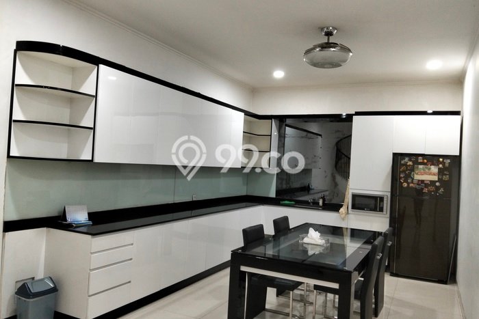 Siap Huni Rumah Mewah 6 Kamar di Kebayoran Lama Dekat ke Mana Saja Siap Huni Rumah Mewah 6 Kamar di Kebayoran Lama Dekat ke Mana Saja