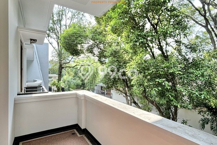Ready to Use! Luxury House LT 650m2 Desain Elegan di Kuningan Ready to Use! Luxury House LT 650m2 Desain Elegan di Kuningan