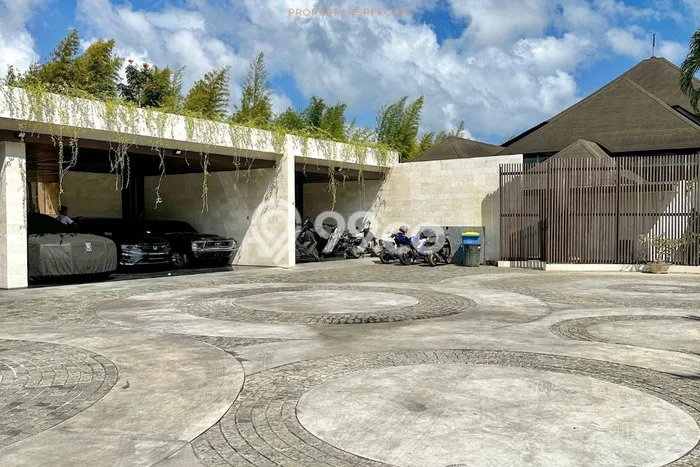FOR SALE! Vila Kawasan , Luas 3318m2m², Dekat Mudah Pusat Kota FOR SALE! Vila Kawasan , Luas 3318m2m², Dekat Mudah Pusat Kota