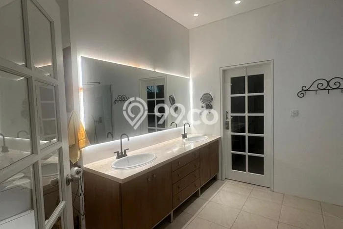 Disewakan Rumah Harga Terjangkau di SCBD Jakarta Selatan Punya 5 KT Disewakan Rumah Harga Terjangkau di SCBD Jakarta Selatan Punya 5 KT