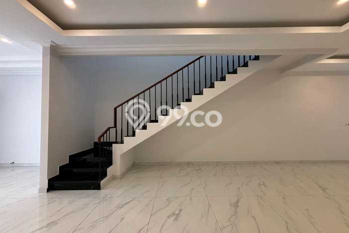 Rumah Eksklusif Siap Huni LT 186m2 di Sukolilo, Surabaya Rumah Eksklusif Siap Huni LT 186m2 di Sukolilo, Surabaya