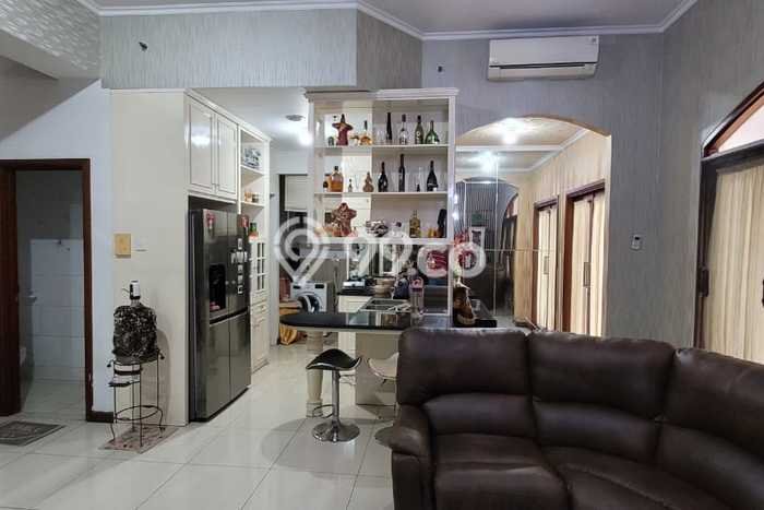 BEST OFFER! Apartemen Kawasan Pakuwon Indah, 3 KM, Luas 146m2m², Area Strategis, Fasilitas Modern, Bisa Segera Ditempati BEST OFFER! Apartemen Kawasan Pakuwon Indah, 3 KM, Luas 146m2m², Area Strategis, Fasilitas Modern, Bisa Segera Ditempati