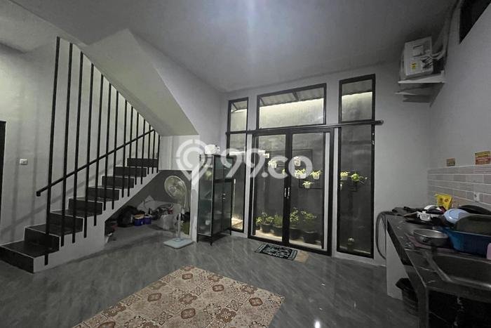 Unit Kost Dijual di Gresik dengan 17 Kamar Tidur & Luas Bangunan 242m2 Unit Kost Dijual di Gresik dengan 17 Kamar Tidur & Luas Bangunan 242m2