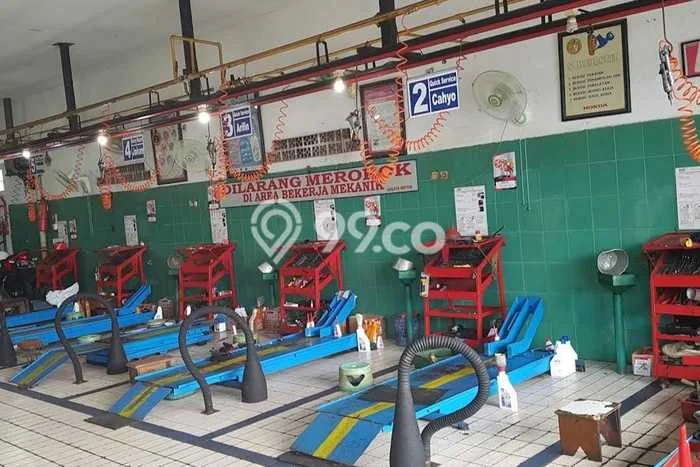 Disewakan Ruko komersial di Lakarsantri luas bangunan 190m2 Disewakan Ruko komersial di Lakarsantri luas bangunan 190m2