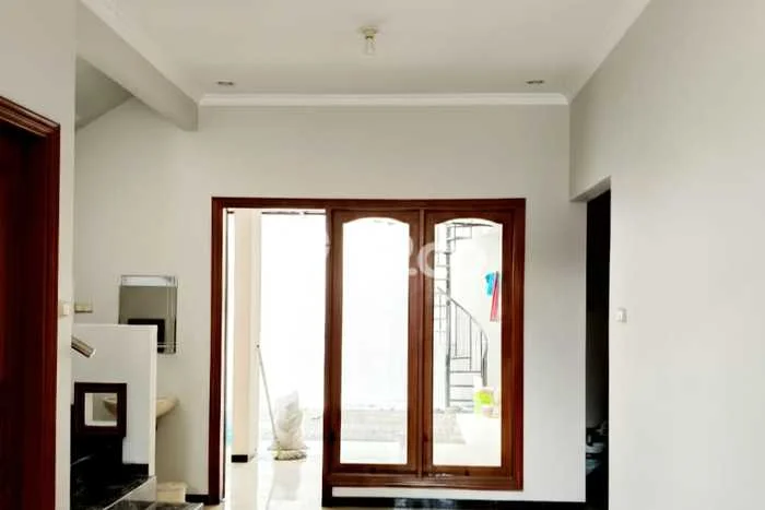Disewakan! Rumah 4 Kamar Tidur &
3 Kamar Mandi di Dukuh Kupang, Surabaya Disewakan! Rumah 4 Kamar Tidur &
3 Kamar Mandi di Dukuh Kupang, Surabaya