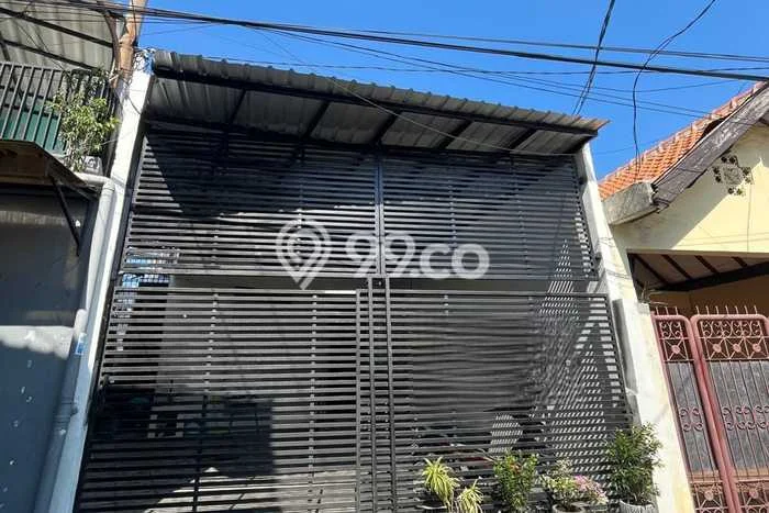 Unit Kost Dijual di Gresik dengan 17 Kamar Tidur & Luas Bangunan 242m2 Unit Kost Dijual di Gresik dengan 17 Kamar Tidur & Luas Bangunan 242m2