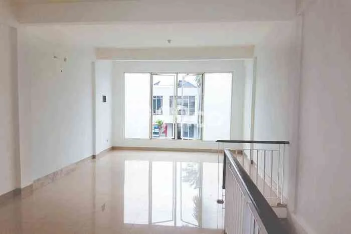 HUNIAN PREMIUM! Rumah di Pakuwon City, 0 KT, Area Berkembang, LT 63m2m² Bangunan 450m2m² HUNIAN PREMIUM! Rumah di Pakuwon City, 0 KT, Area Berkembang, LT 63m2m² Bangunan 450m2m²