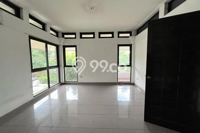 Siap Huni Hunian Elit 8 Kamar di Sukomanunggal Dekat ke Mana Pun Siap Huni Hunian Elit 8 Kamar di Sukomanunggal Dekat ke Mana Pun
