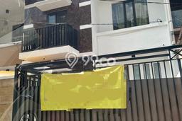 Dijual Hunian Rumah Terawat 3 Kamar di Babatan, Surabaya Dijual Hunian Rumah Terawat 3 Kamar di Babatan, Surabaya