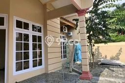 LOKASI PREMIUM! Rumah area Sukomanunggal, 4 KT, Lingkungan Tenang, Luas 293m2m² Bangunan 350m2m² LOKASI PREMIUM! Rumah area Sukomanunggal, 4 KT, Lingkungan Tenang, Luas 293m2m² Bangunan 350m2m²