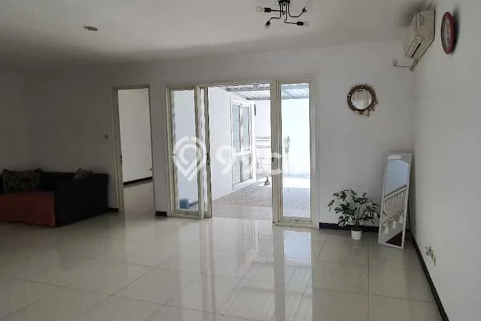 Lokasi strategis! Rumah siap huni dikontrakkan di Waru LB 150m2 Lokasi strategis! Rumah siap huni dikontrakkan di Waru LB 150m2