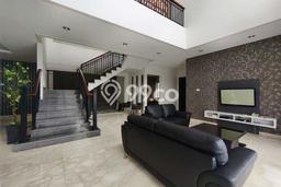 Ready to Use! Luxury House LT 416m2 Desain Modern di Darmo permai Ready to Use! Luxury House LT 416m2 Desain Modern di Darmo permai