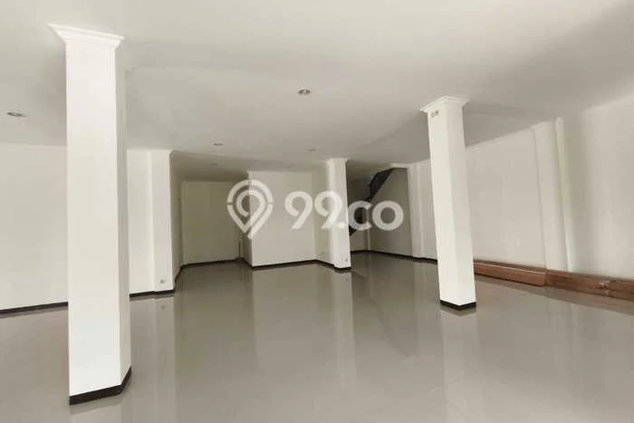 Kantor Disewa di Surabaya dengan LB 990m2 Area Komersial Ramai Kantor Disewa di Surabaya dengan LB 990m2 Area Komersial Ramai