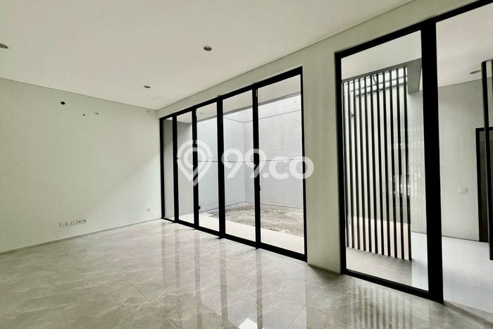 Rumah Sewa Surabaya LT 180m2 LB 245m2 Area Citraland Rumah Sewa Surabaya LT 180m2 LB 245m2 Area Citraland