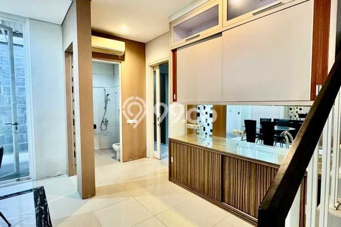 Disewakan Segera Rumah Kondisi Baik di Area Wiyung, Surabaya Disewakan Segera Rumah Kondisi Baik di Area Wiyung, Surabaya