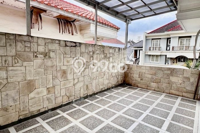 Rumah di Pakuwon Indah, Lingkungan Asri, 5 KT Rumah di Pakuwon Indah, Lingkungan Asri, 5 KT