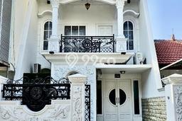 Rumah Modern 3 Kamar LT 90m2 di Pakuwon City Rumah Modern 3 Kamar LT 90m2 di Pakuwon City