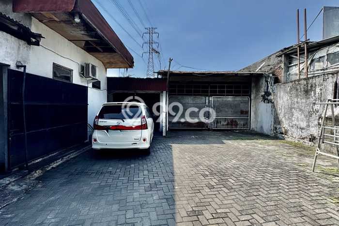 Unit Komersial Dijual di Wiyung Surabaya Luas Bangunan 200m2 Unit Komersial Dijual di Wiyung Surabaya Luas Bangunan 200m2